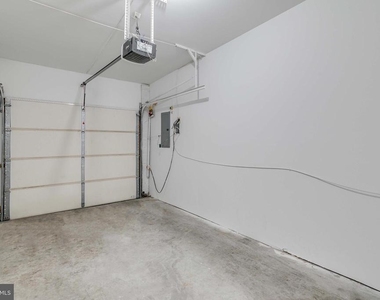 220 W George Street - Photo Thumbnail 43