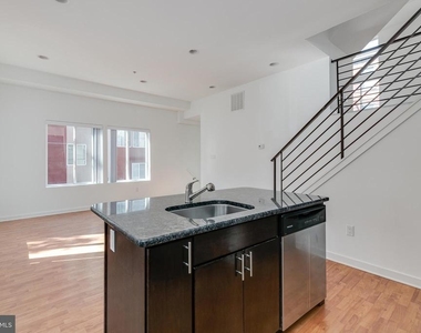 220 W George Street - Photo Thumbnail 13