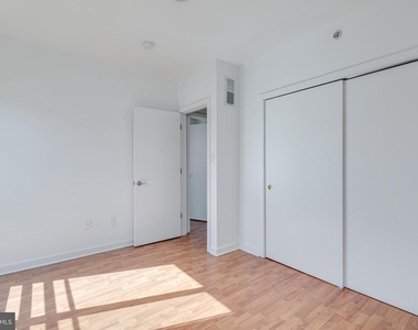 220 W George Street - Photo Thumbnail 28