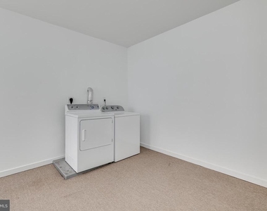 220 W George Street - Photo Thumbnail 22