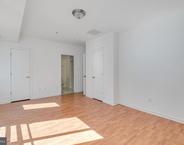 220 W George Street - Photo Thumbnail 36
