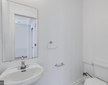 220 W George Street - Photo Thumbnail 19
