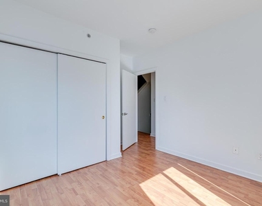 220 W George Street - Photo Thumbnail 25