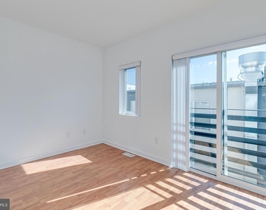 220 W George Street - Photo Thumbnail 26