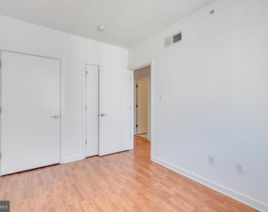 220 W George Street - Photo Thumbnail 34
