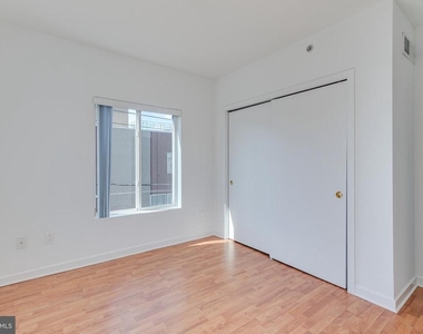 220 W George Street - Photo Thumbnail 24
