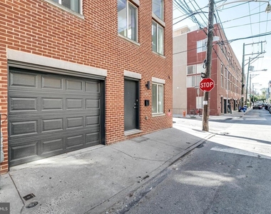 220 W George Street - Photo Thumbnail 3