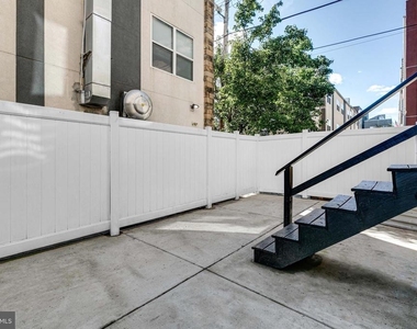 220 W George Street - Photo Thumbnail 52