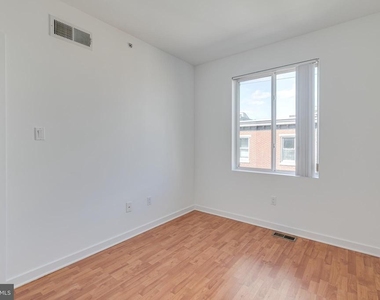 220 W George Street - Photo Thumbnail 33