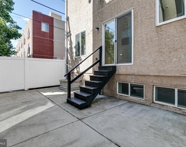 220 W George Street - Photo Thumbnail 49