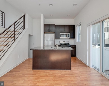 220 W George Street - Photo Thumbnail 11
