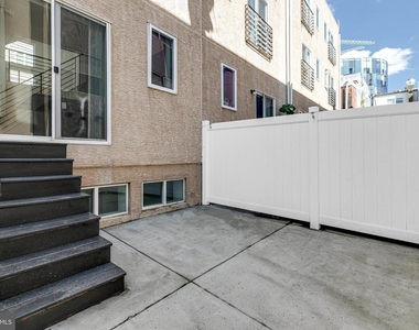220 W George Street - Photo Thumbnail 51
