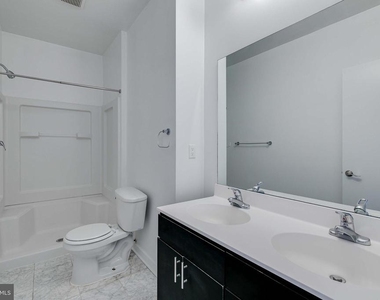 220 W George Street - Photo Thumbnail 14