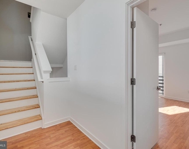 220 W George Street - Photo Thumbnail 44