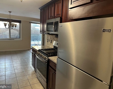 1637 Oakwood Drive - Photo Thumbnail 1