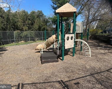 1637 Oakwood Drive - Photo Thumbnail 16