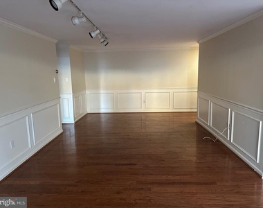 1637 Oakwood Drive - Photo Thumbnail 2