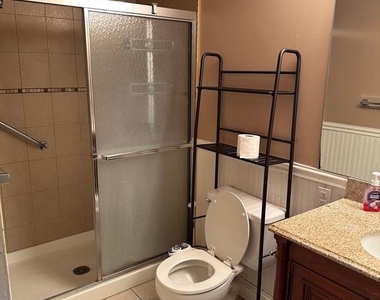 1637 Oakwood Drive - Photo Thumbnail 6
