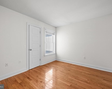 711 Windsor Street - Photo Thumbnail 7