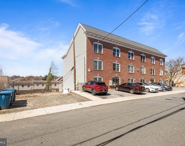 711 Windsor Street - Photo Thumbnail 1