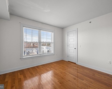711 Windsor Street - Photo Thumbnail 12