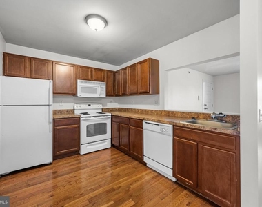 711 Windsor Street - Photo Thumbnail 5