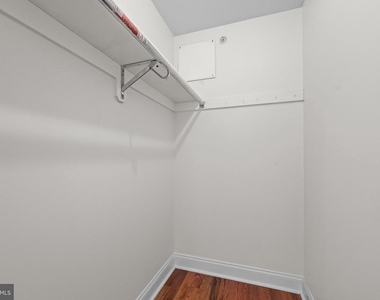 711 Windsor Street - Photo Thumbnail 9