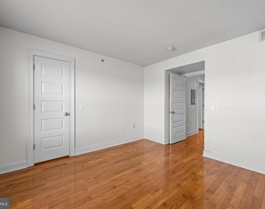 711 Windsor Street - Photo Thumbnail 11