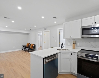 1301 Somerset Place Nw - Photo Thumbnail 2