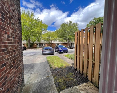 220 Elizabeth Street - Photo Thumbnail 54
