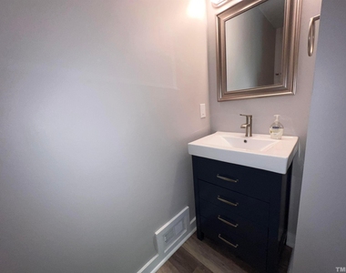 220 Elizabeth Street - Photo Thumbnail 21
