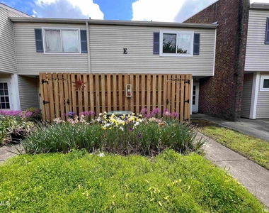 220 Elizabeth Street - Photo Thumbnail 51