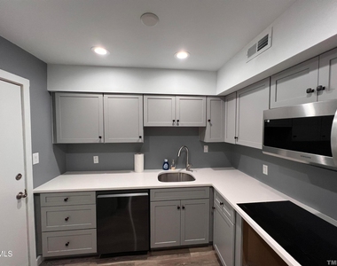 220 Elizabeth Street - Photo Thumbnail 63