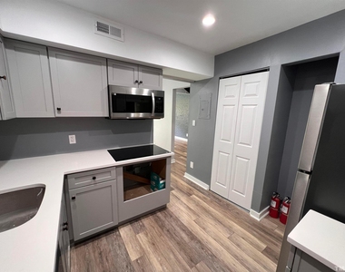 220 Elizabeth Street - Photo Thumbnail 12