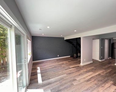 220 Elizabeth Street - Photo Thumbnail 9