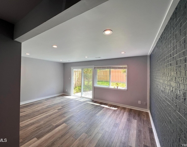 220 Elizabeth Street - Photo Thumbnail 58