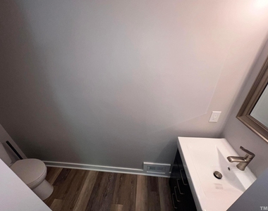 220 Elizabeth Street - Photo Thumbnail 22