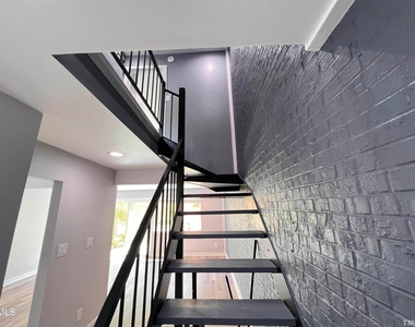 220 Elizabeth Street - Photo Thumbnail 57