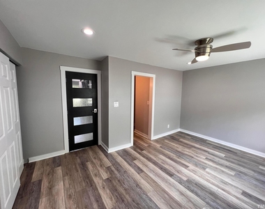 220 Elizabeth Street - Photo Thumbnail 31