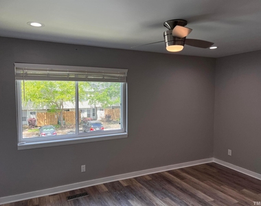 220 Elizabeth Street - Photo Thumbnail 18