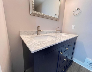 220 Elizabeth Street - Photo Thumbnail 35