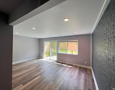 220 Elizabeth Street - Photo Thumbnail 8
