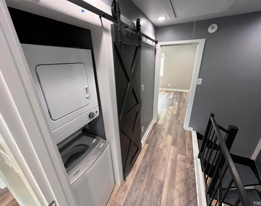 220 Elizabeth Street - Photo Thumbnail 27