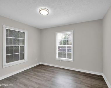 6418 Sapphire Drive - Photo Thumbnail 2