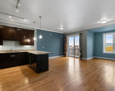 207 E 31st Street - Photo Thumbnail 3