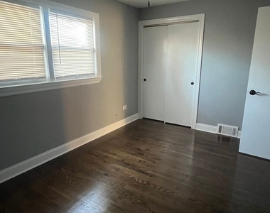 9241 S Emerald Avenue - Photo Thumbnail 13