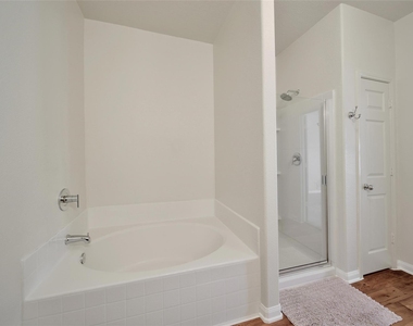 305 Crooked Pine Court - Photo Thumbnail 4