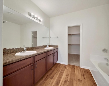 305 Crooked Pine Court - Photo Thumbnail 5