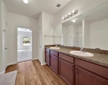 305 Crooked Pine Court - Photo Thumbnail 3