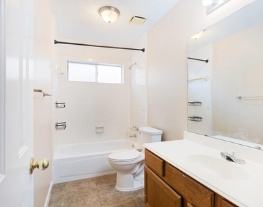 2922 Abbey Field Drive - Photo Thumbnail 16
